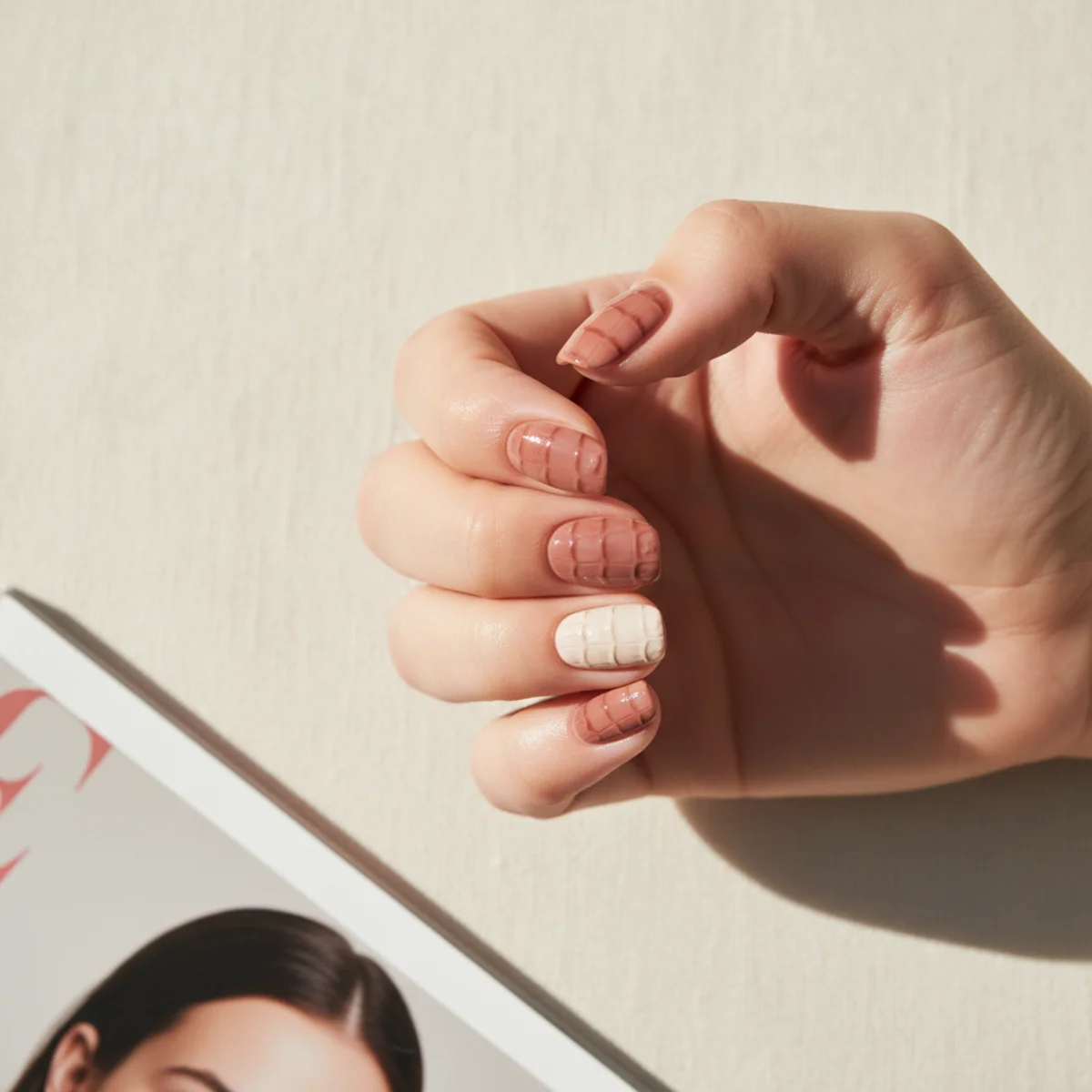 Diamond Choker Mid-Nail — gel nail design ideas